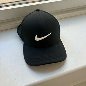 Men’s Golf Nike Black and White cap